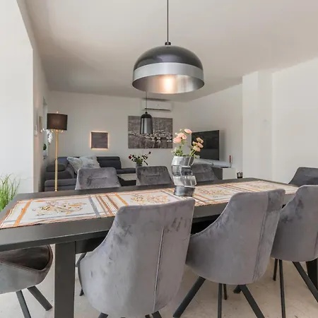 Holiday home 4 Bedroom Cozy In