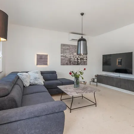 4 Bedroom Cozy In * Donja Jagodnja