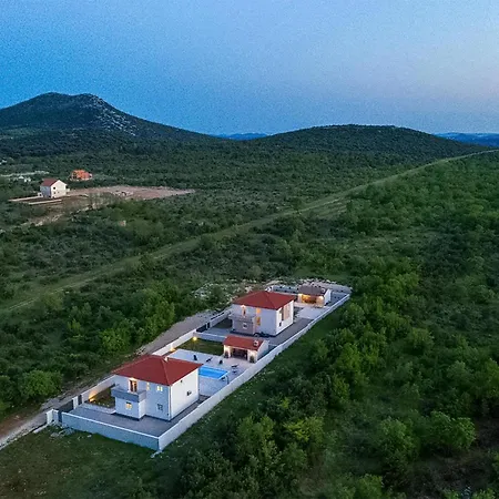 Holiday home 4 Bedroom Cozy In *