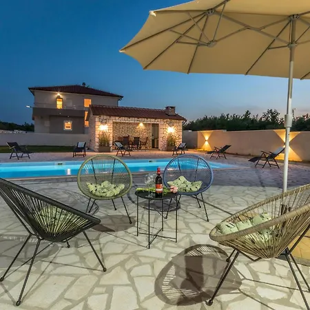 Holiday home 4 Bedroom Cozy In