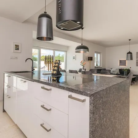 Holiday home 4 Bedroom Cozy In *