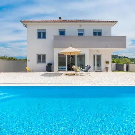 4 Bedroom Cozy In * Donja Jagodnja