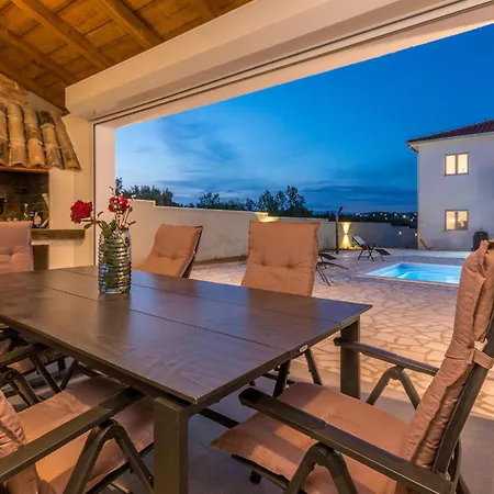 4 Bedroom Cozy In * Donja Jagodnja