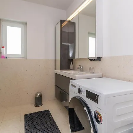 Holiday home 4 Bedroom Cozy In Donja Jagodnja
