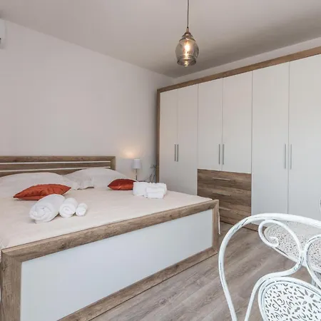 4 Bedroom Cozy In