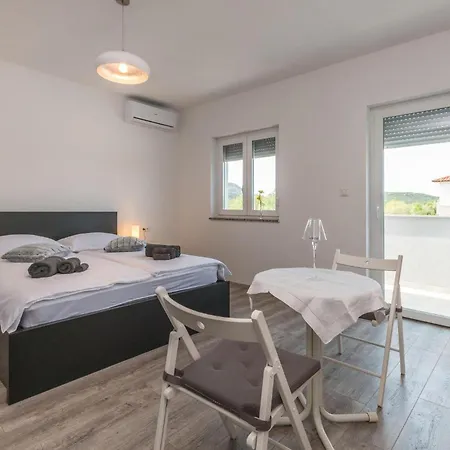 4 Bedroom Cozy In Holiday home