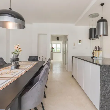 4 Bedroom Cozy In * Donja Jagodnja