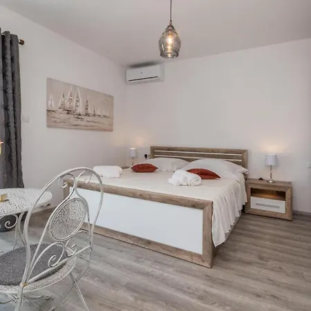4 Bedroom Cozy In
