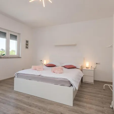 4 Bedroom Cozy In * Donja Jagodnja