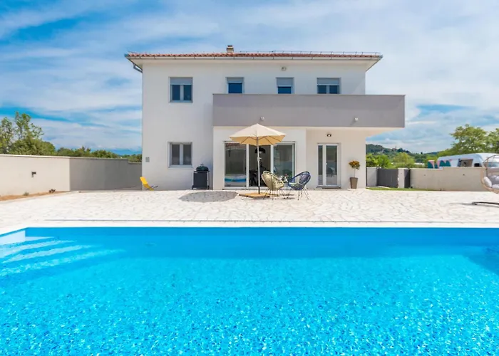 4 Bedroom Cozy In * Donja Jagodnja