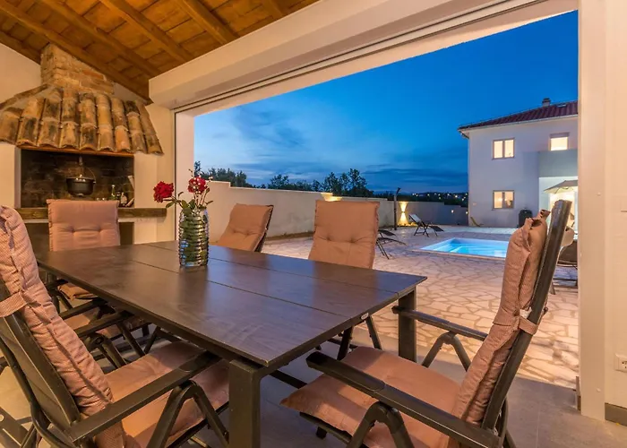 4 Bedroom Cozy In * Donja Jagodnja