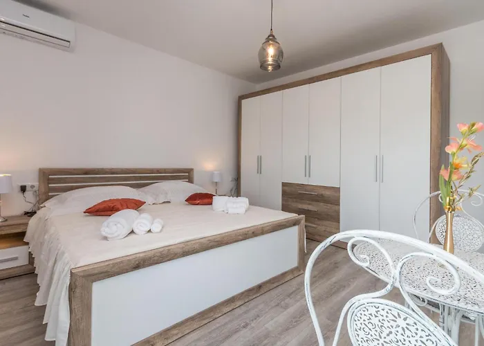4 Bedroom Cozy In