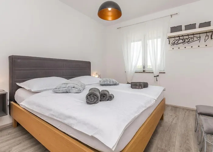 4 Bedroom Cozy In *