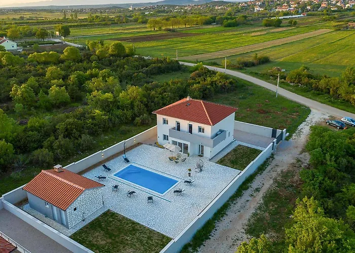 4 Bedroom Cozy In Дом отдыха
