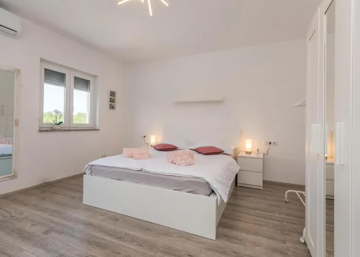 4 Bedroom Cozy In * Donja Jagodnja