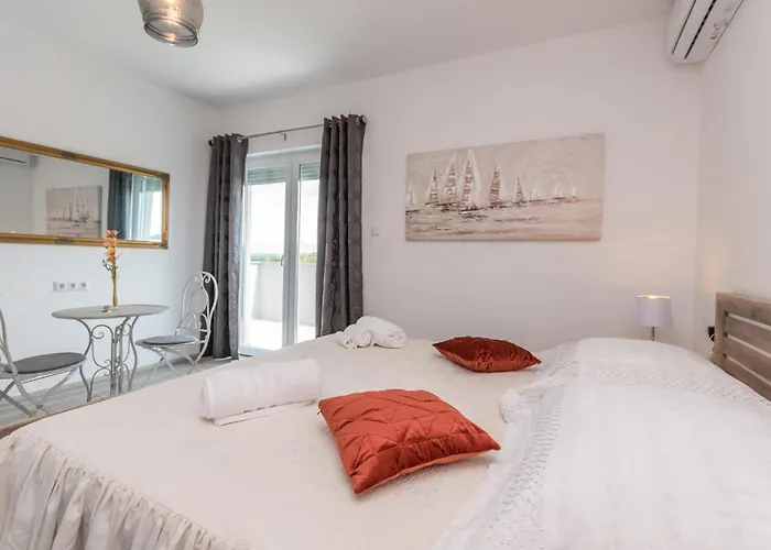 4 Bedroom Cozy In Nyaraló *