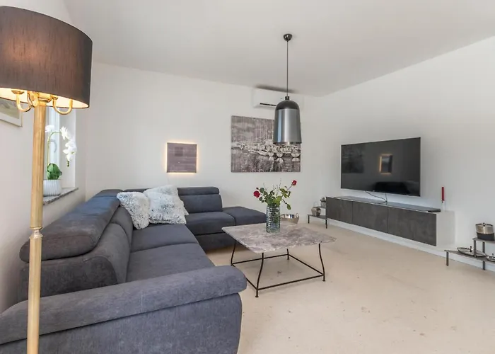 4 Bedroom Cozy In * Donja Jagodnja
