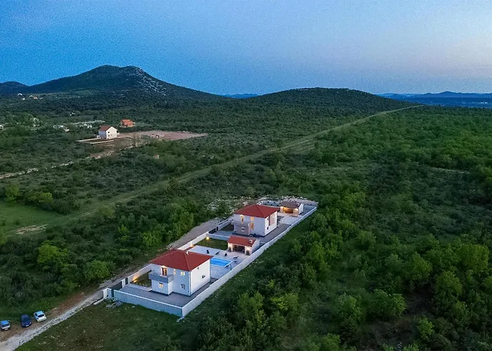 펜션 4 Bedroom Cozy In *