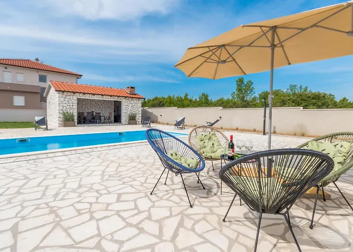 Nyaraló 4 Bedroom Cozy In