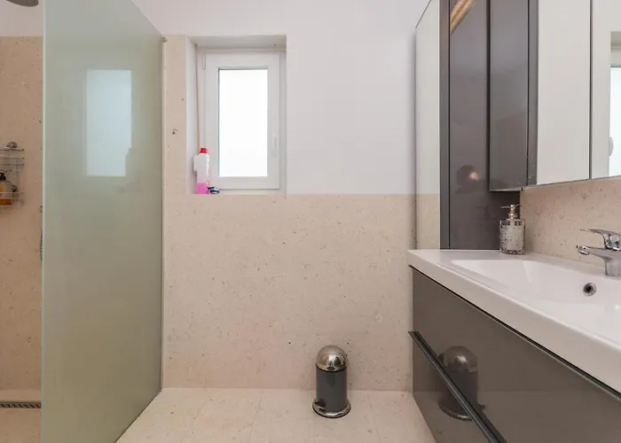 4 Bedroom Cozy In *