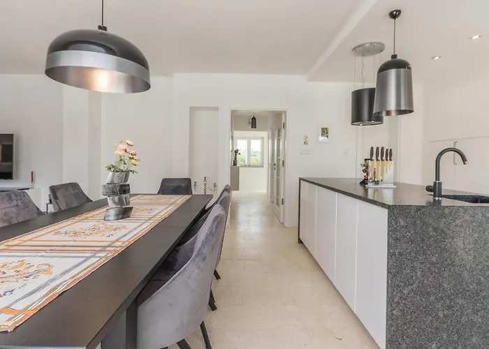 4 Bedroom Cozy In * Donja Jagodnja